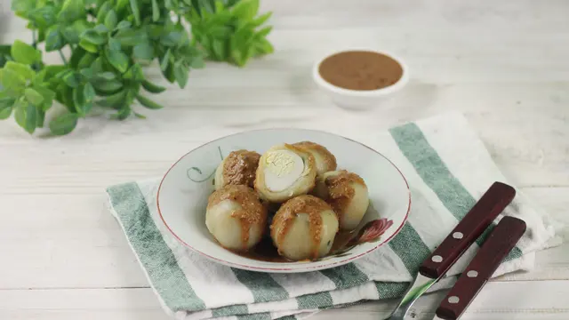 cilok isi telur puyuh