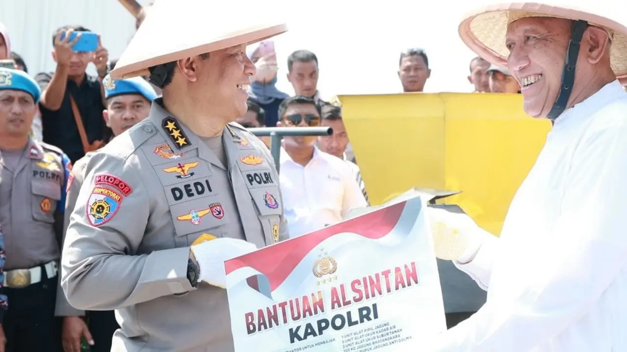 Inspektur Pengawasan Umum (Irwasum) Polri, Komjen Pol Dedi Prasetyo (kiri) (polri.go.id)
