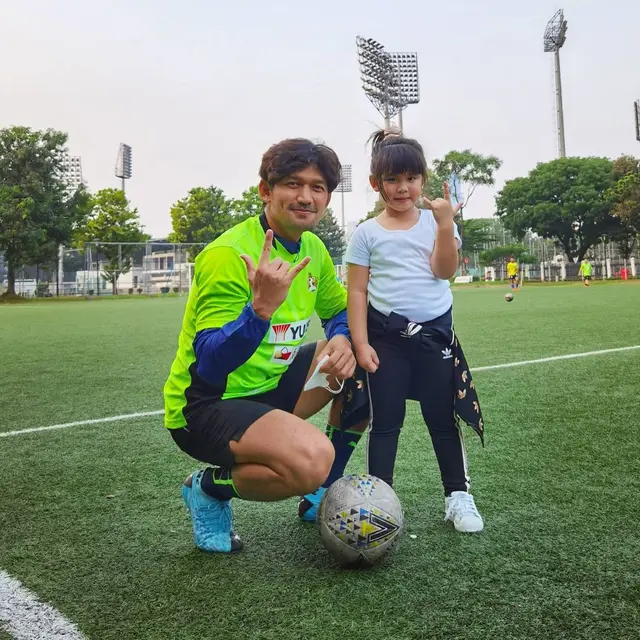 Ibnu Jamil dan putri sambungnya. (Foto: Instagram @ibnujamilo)