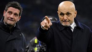 Pelatih Inter Milan asal Rumania, Cristian Chivu, dan pelatih Juventus asal Italia, Luciano Spalletti, tiba untuk pertandingan Serie A Italia antara Inter Milan dan Juventus di Stadion San Siro di Milan, Minggu (15-2-2026) dini hari WIB. (Piero CRUCIATTI/AFP)
