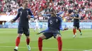 Striker Prancis, Kylian Mbappe, merayakan gol ke gawang Peru pada laga grup C Piala Dunia di Yekaterinburg Arena, Yekaterinburg, Kamis (21/6/2018). Dirinya menjadi pencetak gol termuda Prancis di turnamen bergengsi. (AP/David Vincent)