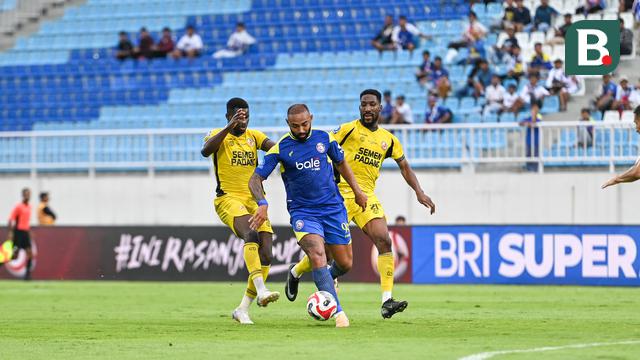 Arema Vs Semen Padang