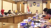 Menko PMK Puan Maharani menggelar rapat pimpinan dan menginstruksikan jajarannya untuk segera mengkoordinasikan pelaksanaan Inpres penanganan gempa Lombok.