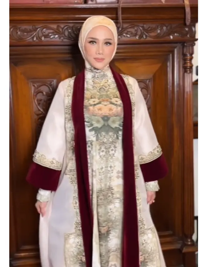 6 Potret Detail Kaftan Mulan Jameela di Pengajian Al Ghazali, Dibalut Outer Mewah