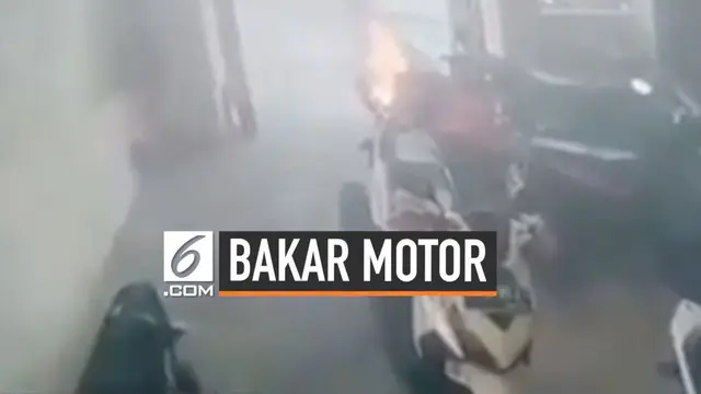 Secara tak sengaja, seorang bocah membakar motor yang terparkir di garasi rumah. Berawal dari bermain korek api, bocah itu membuat motor terbakar hebat.