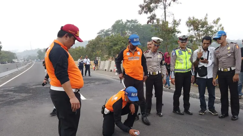 Polda Jabar Lakukan Olah TKP di Tol Cipularang