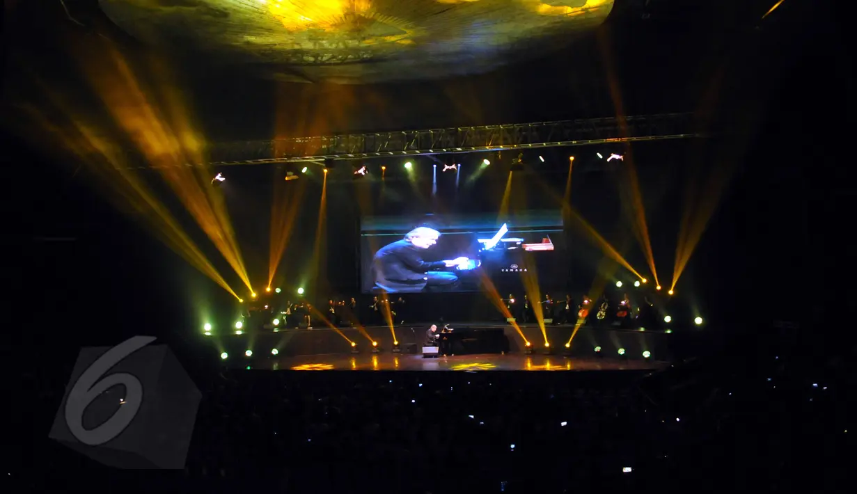 Suasana konser eksklusif pianis asal Prancis, Richard Clayderman di Balai Sarbini, Jakarta, (5/6/2015). Richard Clayderman membawakan 16 lagu termasuk You Raise Me Up yang pernah dipopulerkan oleh Josh Groban. (Liputan6.com/Panji Diksana)