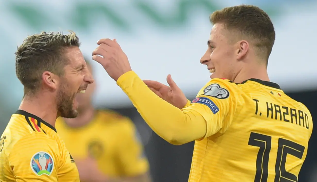 Para pemain Belgia merayakan gol yang dicetak Thorgan Hazard ke gawang Rusia pada laga Kualifikasi Piala Eropa 2020 di Gazprom Arena, Saint Petersburg, Sabtu (16/11). Rusia kalah 1-4 dari Belgia. (AFP/Olga Maltseva)