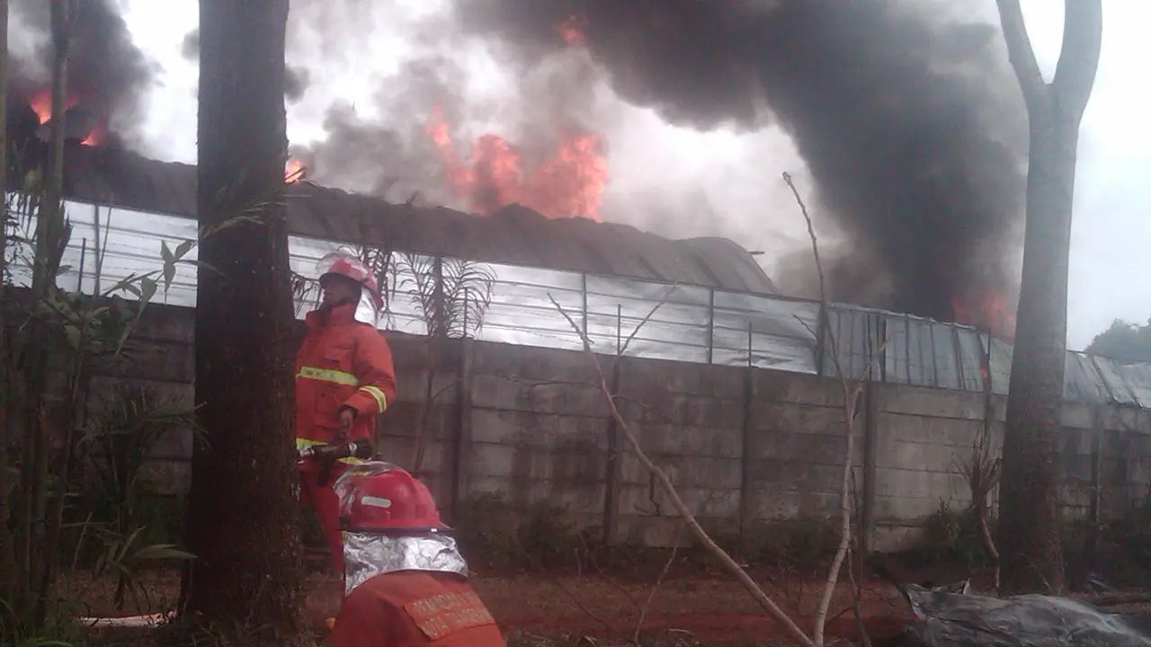 Gudang Thinner di Bogor Ludes Terbakar, 1 Karyawan Terluka