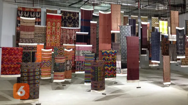 Pameran Aku dan Kain Oscar Lawalata