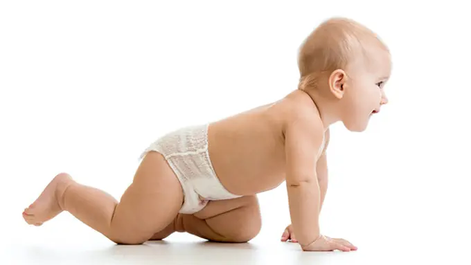 Mom, membuat bayi bebas bergerak itu baik lho bagi kesehatannnya, yuk, simak caranya!