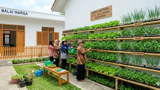 Inspirasi Community Garden Ibu-Ibu RT di Area Dekat Mushola atau Balai Warga/Gemini