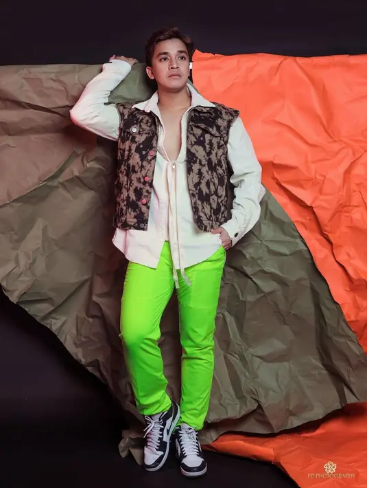 "Segi pemikiran gue, dari segi perilaku, apapun itu semoga jadi yang lebih baik lagi," lanjutnya. (Instagram/bilsky16)