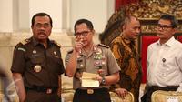 Kapolri Jenderal (Pol) Tito Karnavian dan Jaksa Agung HM Prasetyo (kanan) saat menghadiri pengarahan Presiden Jokowi kepada Kapolda dan Kepala Kejaksaan Tinggi (Kajati) se-Indonesia, di Istana Negara, Jakarta, Selasa (18/7). (Liputan6.com/Faizal Fanani)