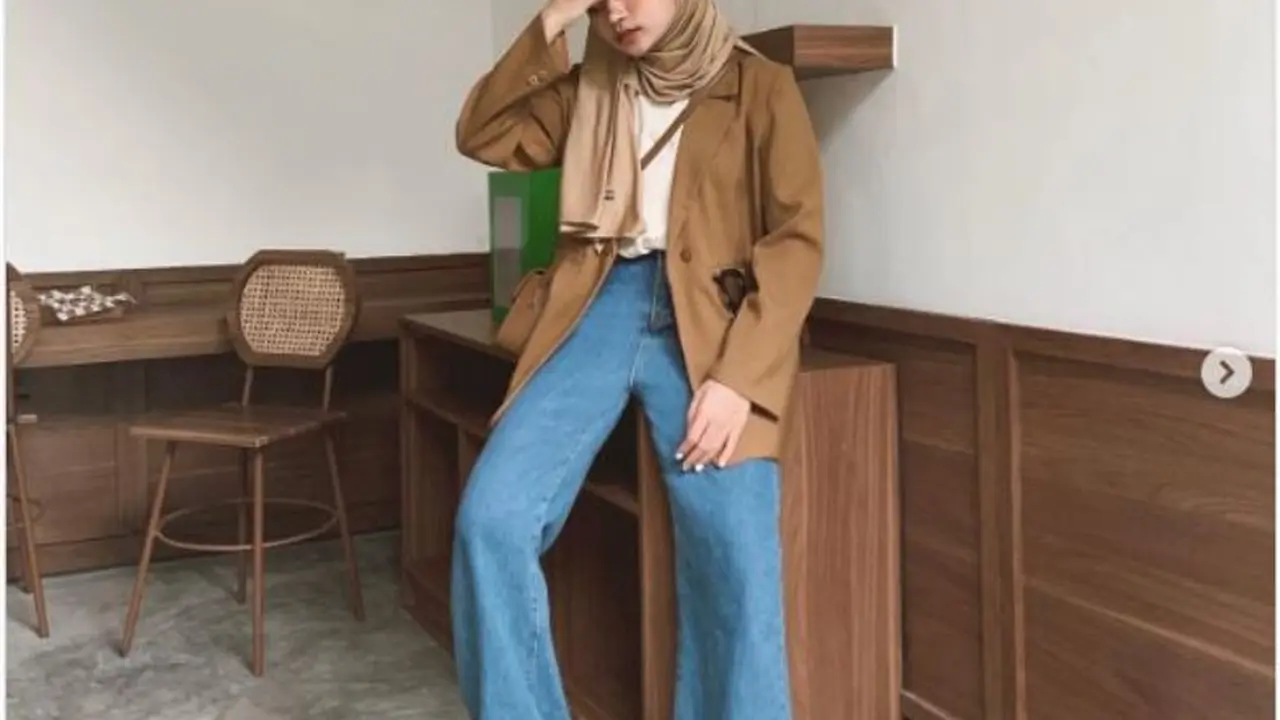 Gaya Hijab Usai Lebaran dengan Warna Bumi