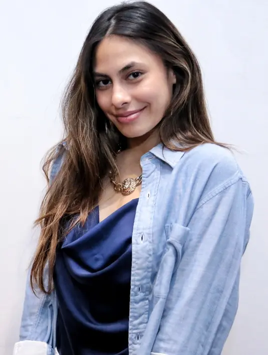 Jeremy Thomas dan Ina Indayanti sudah mengizinkn putri sulungnya itu untuk pacaran. Namun menurut penuturan Valerie Thomas, untuk urusan menikah dirinya belum mendapat izin dari ayahnya. (Adrian Putra/Bintang.com)
