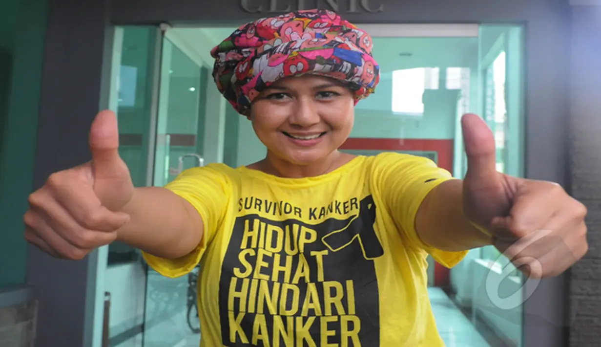 Ria Irawan ditunjuk menjadi Duta Kanker Indonesia oleh RSCM, Jakarta, Rabu (4/2/2015). (Liputan6.com/Herman Zakharia)