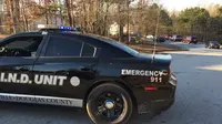 Polisi mengamankan lokasi penembakan di Georgia. (twitter NicoleEstaphanFOX5)