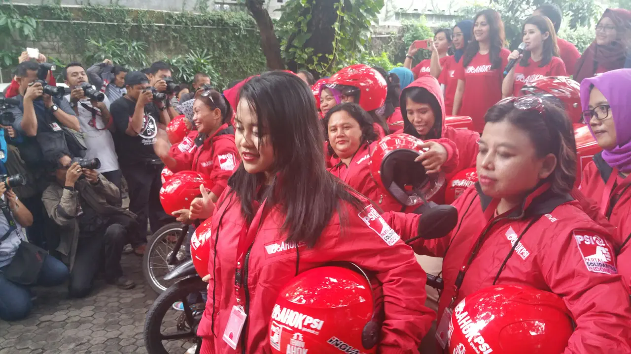 Minta Dukungan Warga, Ratusan Lady Biker Jadi Tim GoAhok   