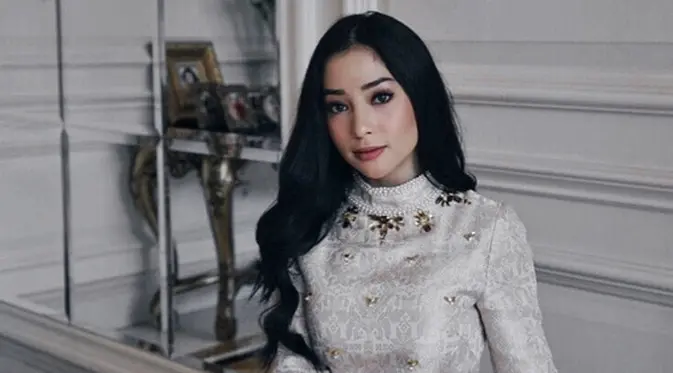 Hari raya idul fitri merupakan hal yang paling dinantikan oleh seluruh umat muslim di dunia. Salah satunya adalah Nikita Willy, aktris sekaligus penyanyi Indonesia yang juga merayakan hari kemenangan.(Instagram/Nikitawillyofficial94)