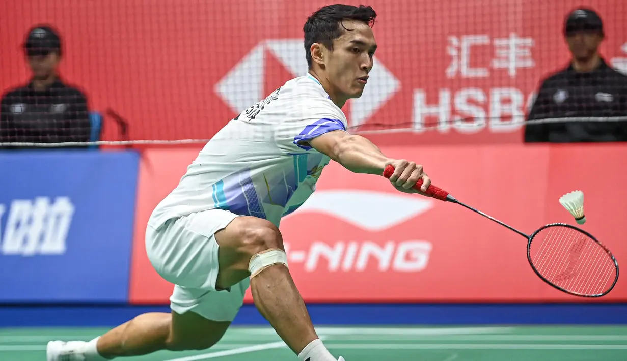 Kepastian tersebut didapat usai Jonatan Christie mengalahkan unggulan satu asal China Shi Yuqi dua set langsung (21-17, 21-16). (China OUT/STRINGER/AFP)