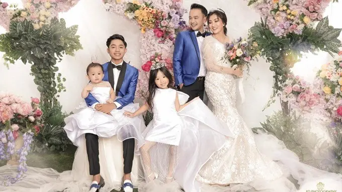 5 Gaya Pemotretan Keluarga Ruben Onsu, Kompak dan Menawan