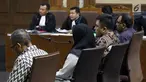 Empat terdakwa dugaan suap proyek sistem penyediaan air minum (SPAM) di Kementerian PUPR, Anggiat P Nahot S, Meina Woro Kustinah, Donny Sofyan Arifin dan Teuku M Nazar (kiri ke kanan) menjalani sidang pembacaan dakwaan, Pengadilan Tipikor, Jakarta, Rabu (15/5/2019). (Liputan6.com/Helmi Fithriansyah)