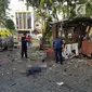Dua korban ledakan bom tergeletak di salah satu gereja di Surabaya, Minggu (12/5). Ledakan bom terjadi di tiga gereja, yaitu Gereja Kristen Indonesia Jalan Diponegoro, Gereja Santa Maria, dan Gereja Pantekosta di Jalan Arjuno. (Liptan6.com/Istimewa)