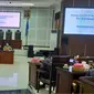 Rapat dengar pendapat antara DPRD Kota Malang dengan Dinas Kesehatan dan Dinas Lingkungan Hidup terkait penanganan Covid-19 di Kota Malang pada Senin, 21 Februari 2022 (Liputan6.com/Zainul Arifin)