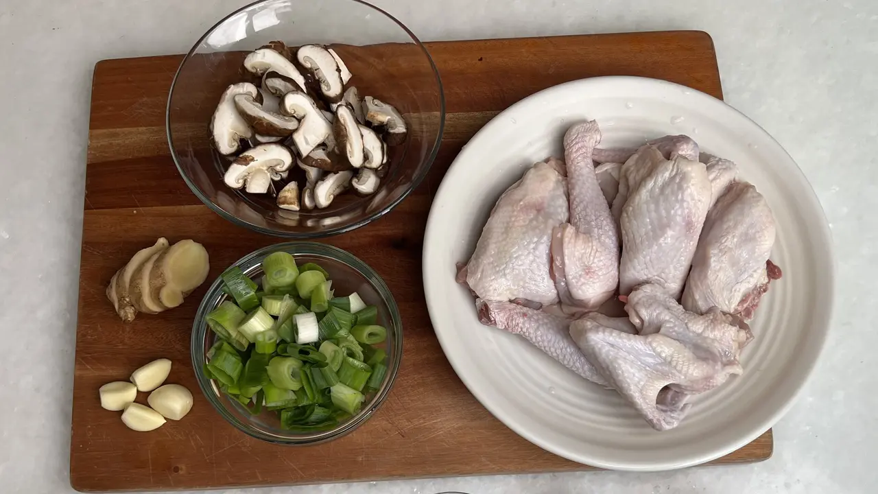 Ayam Kukus Jahe ala Chef Olivia Tommy. Credit: Shopee