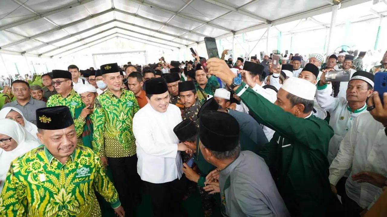 Erick Thohir menghadiri silaturami akbar pengurus dan kader NU se-Sumatera Utara dalam rangka 1 Abad NU di Pesanten Musthafawiyah, Mandailing Natal, Sumatera Utara, Kamis (18/5/2023).