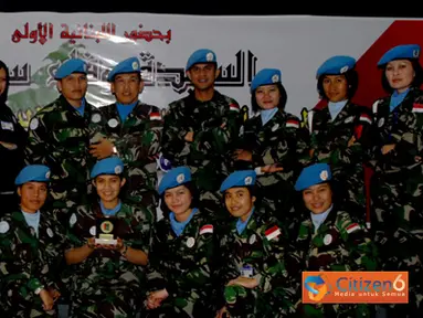 Citizen6, Lebanon: Selain Wanita TNI, Wanita Angkatan Bersenjata dari Negara lain yang tergabung
dalam UNIFIL juga mendapatkan piagam penghargaan ini. (Pengirim: Badarudin Bakri)