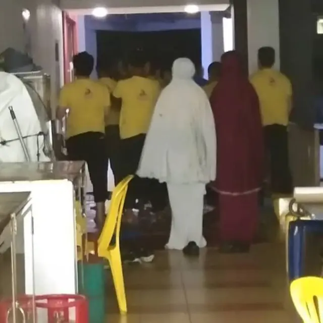 Restoran di Malaysia Kosong, Pengunjung Kaget Saat Lihat Kegiatan Para Pegawainya