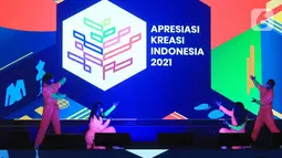 Tarian pembuka padapeluncuran Apresiasi Kreasi Indonesia 2021 di Kemenparekraf, Jakarta, Jumat (28/5/2021). Apresiasi Kreasi Indonesia sebagai wadah kreasi untuk memberikan kesempatan bagi masyarakat mendapatkan pelatihan kewirausahaan di bidang industri kreatif. (Liputan6.com/HO/Kemenparekraf)