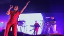 Clean Bandit terlihat menutupi kekurangan personelnya dengan tampil penh energi di konser kedua mereka di ibukota. (Deki Prayoga/Bintang.com)