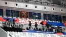 Suasana tempat broadcast Indonesia Arena, Senayan, Jakarta menjelang Piala Dunia FIBA 2023 pada Kamis (24/08/2023). (Bola.com/Bagaskara Lazuardi)
