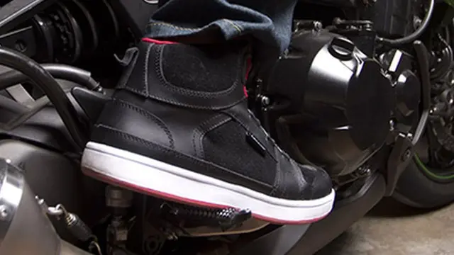 Sepatu sepeda motor