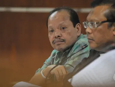 Terdakwa kasus dugaan penerimaan hadiah atau janji terkait penetapan APBN-Perubahan Kementerian ESDM, Sutan Bhatoegana  menjalani sidang lanjutan di Pengadilan Tipikor, Jakarta, Senin (18/5/2015). (Liputan6.com/Herman Zakharia)