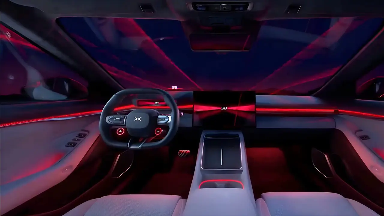 Xpeng P7 menampilkan AR-HUD 87 inci, yang diklaim sebagai yang terbesar di kelasnya, dan kontrol Touch Pad pertama di industri (Xpeng)