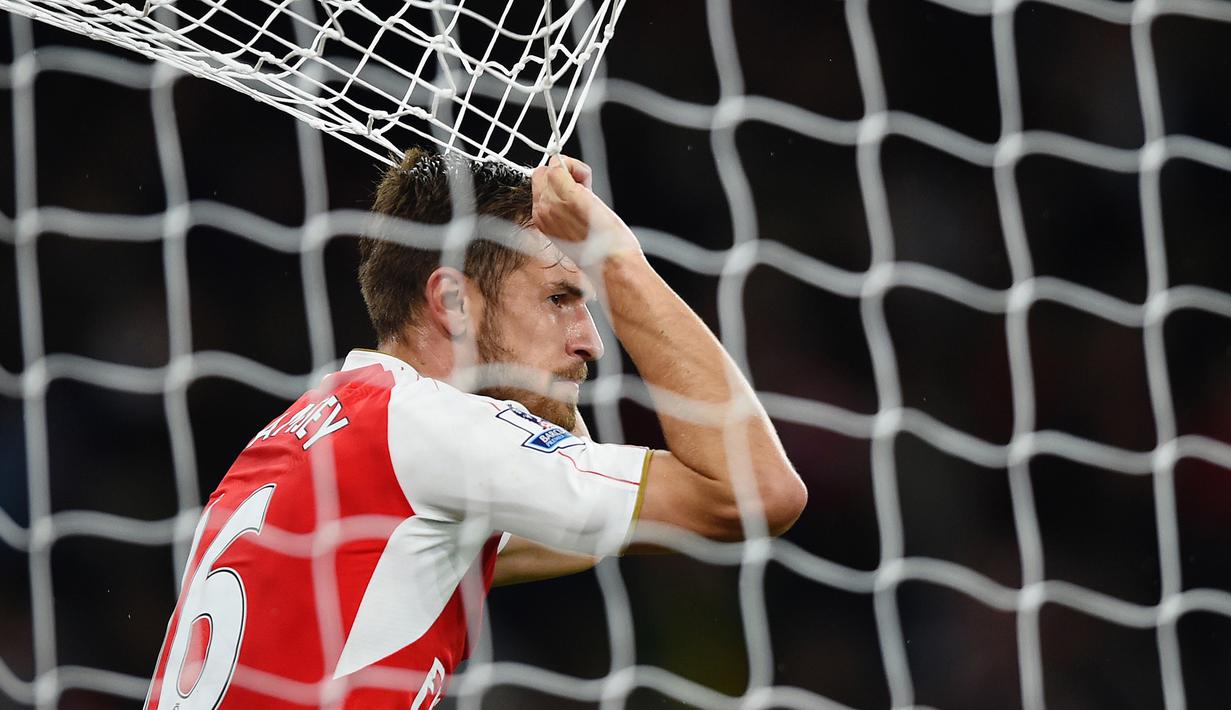 Pemain Arsenal, Aaron Ramsey, gagal memanfaatkan peluang di depan gawang liverpool. Arsenal bermain imbang 0-0 lawan Liverpool di Stadion Emirates, London. (24/8/2015). (Action Images via Reuters/Tony O'Brien)