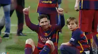 Lionel Messi merayakan titel Copa del Rey bersama Barcelona. (Reuters / Sergio Perez)