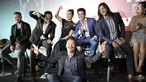 Produser Mike Wiluan (tengah) foto bersama para pemain dalam press screening film Buffalo Boys, Jakarta, Rabu (18/7). Buffalo Boys mengadakan pemutaran perdana di Fantasia Film Festival Kanada dan New York Asian Film Festival. (Liputan6.com/Faizal Fanani)