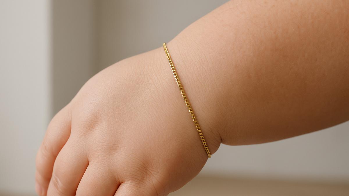 8 Model Gelang Emas Kecil untuk Tangan Gemuk, Elegan Dikenakan