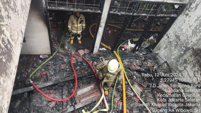 Kebakaran Rumah di Jalan Terogong Raya Kel. Cilandak Barat, Jakarta Selatan pada Rabu (12/6/2024).