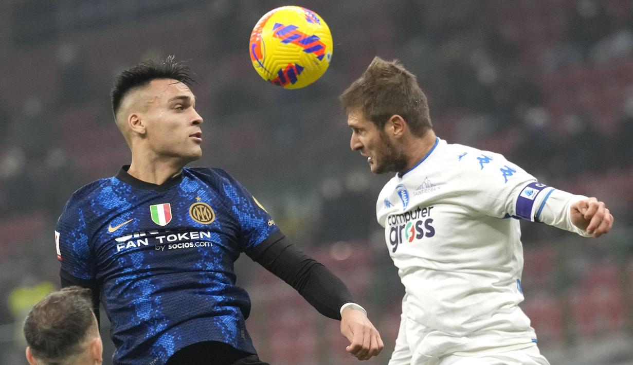 Perjuangan keras Empoli akhirnya membuahkan hasil pada menit ke-61. Bajrami yang baru masuk di awal babak kedua menjadi aktornya kala tembakan kaki kanannya tak bisa dibendung kiper Inter, Ionut Radu.  (AP/Antonio Calanni)