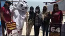 Di hari keduanya ini, La'eeb mengunjungi dua lokasi wisata yang berada di Surabaya. Yang pertama Ia mengunjungi pantai Kenjeran. (Procomm Surya Citra Media)