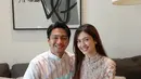 Mikha Tambayong dan Deva Mahenra tampil serasi dalam baju Lebaran merek Artkea. [Foto: @miktambayong]