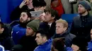 Manajer Chelsea Antonio Conte duduk di bangku penonton pada laga pekan 14 Premier League kontra Swansea City di Stamford Bridge, Rabu (29/11). Ini kali pertama Conte diusir wasit ke bangku penonton sejak menangani Chelsea. (AP Photo/Matt Dunham)