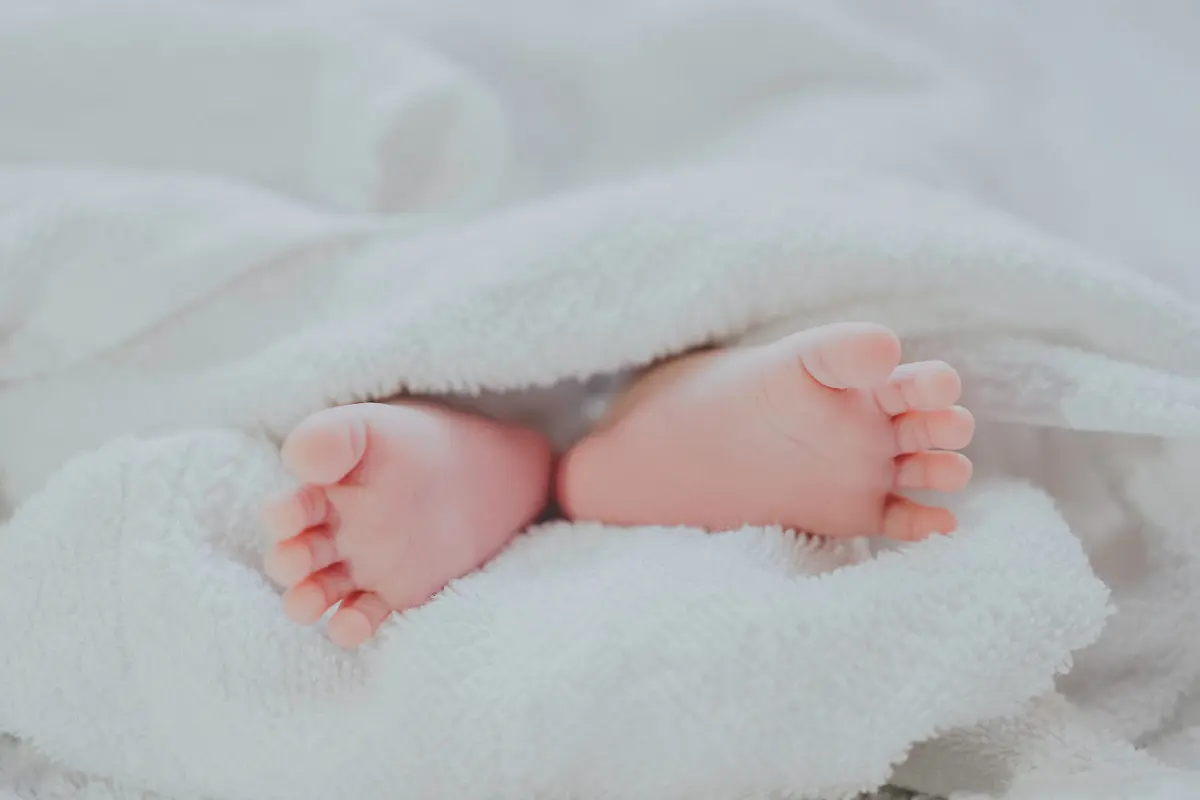 Bayi 29 Hari Meninggal Terpapar COVID-19, Ini 7 Etika Jenguk Bayi di Era Pandemi