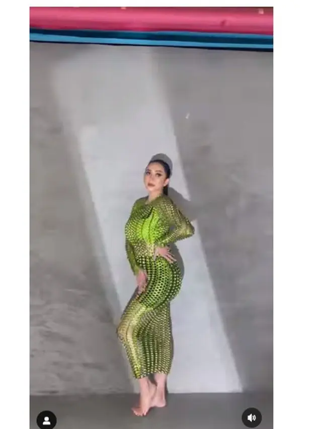 Lekuk tubuh Aura Kasih bak gitar Spanyol yang selalu bikin iri